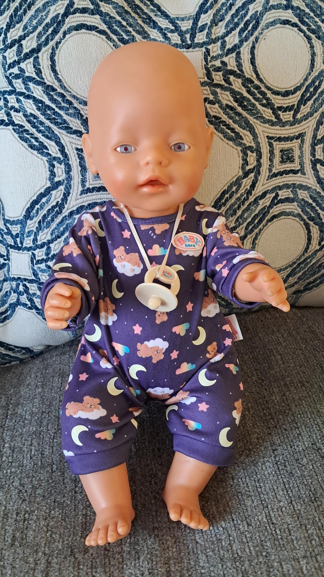 Abendritual mit leuchtendem Pyjama