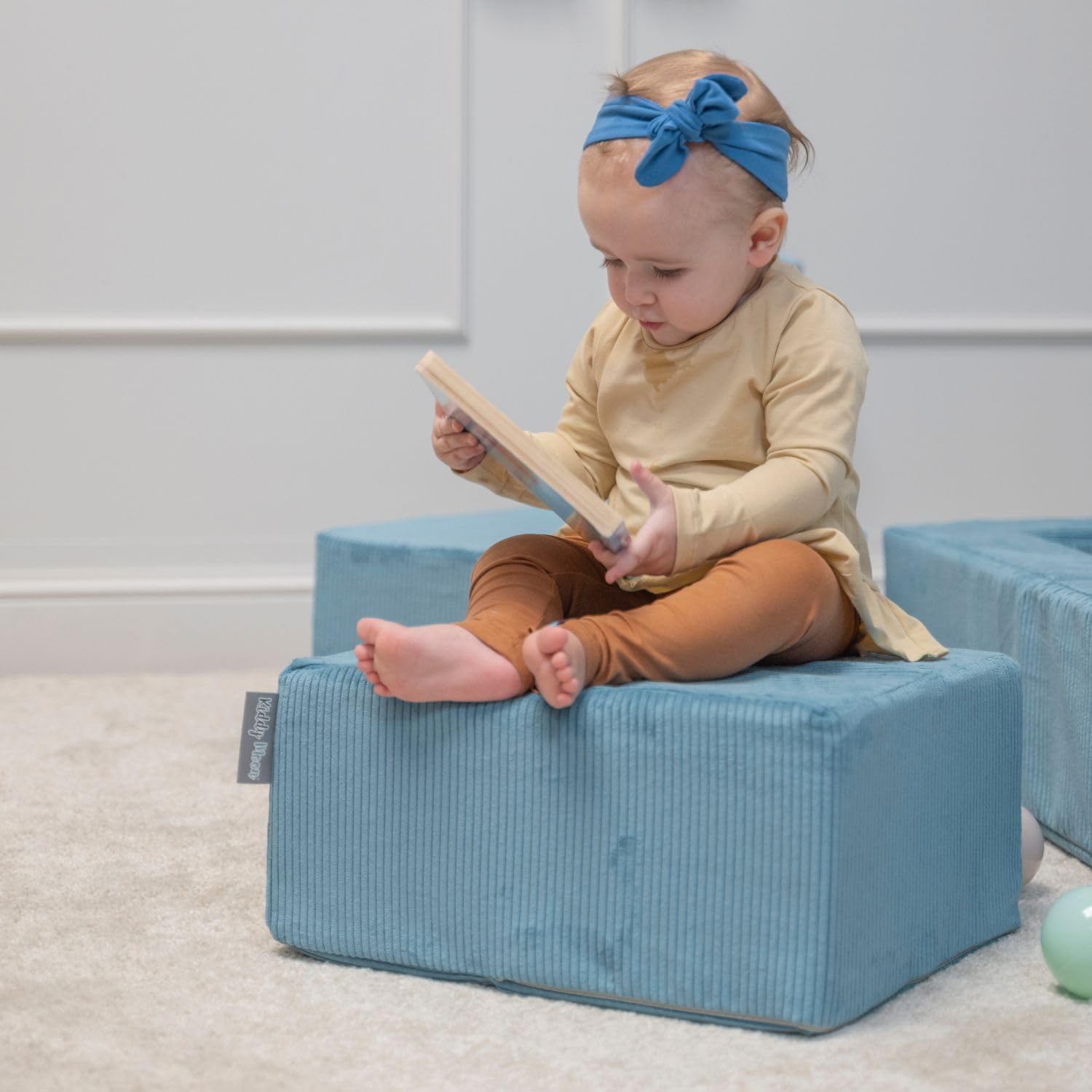 kiddymoon-set-aus-2-weichen-kinderpuffen-39x33x19-cm-gerippter-stoff-dunkelbeige image 5
