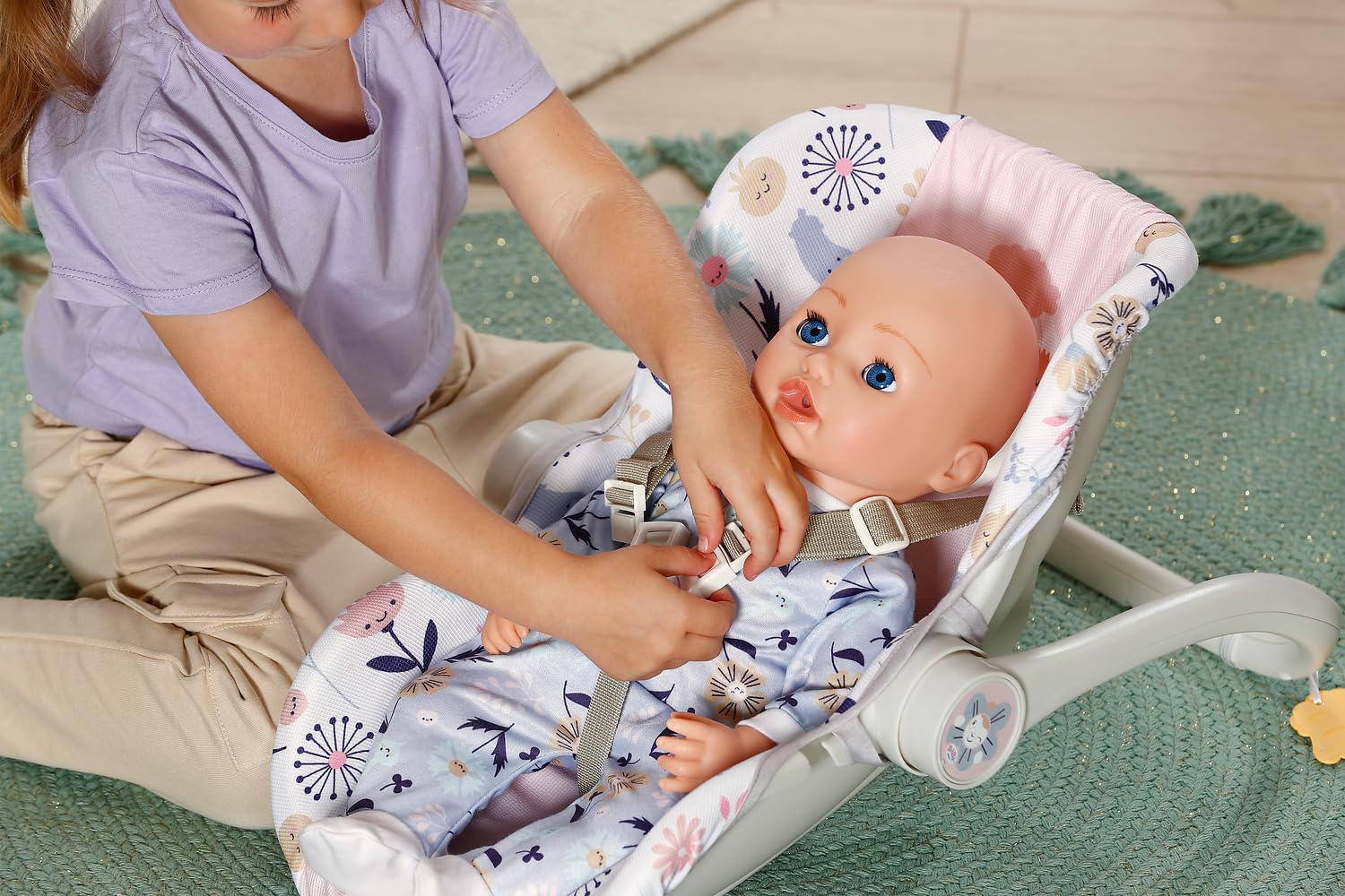 baby-born-autositz-blumen-babyschale-f-r-36-cm-und-43-cm-puppen image 6