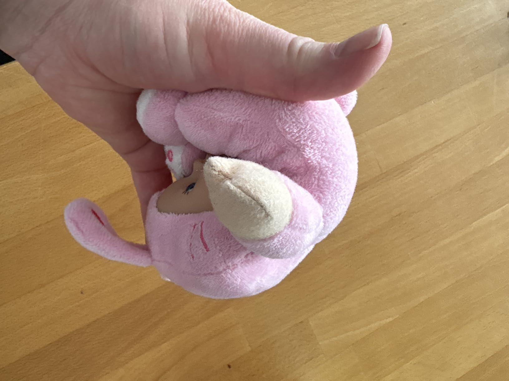 Erste Lieblingspuppe vom Baby