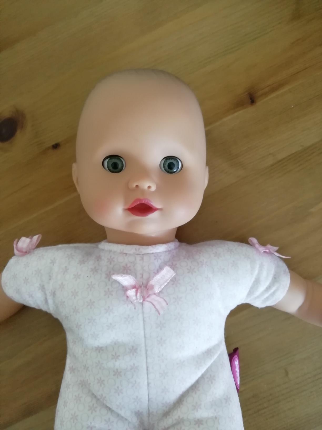 Schöne erste Anziehpuppe