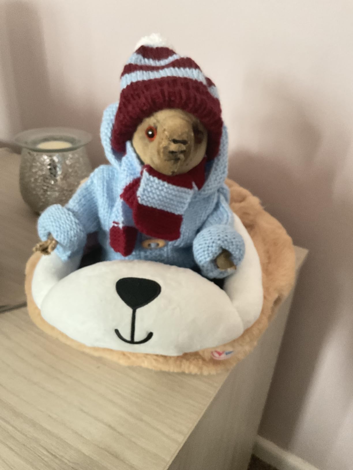 Puppenbett und Kuscheltier in einem