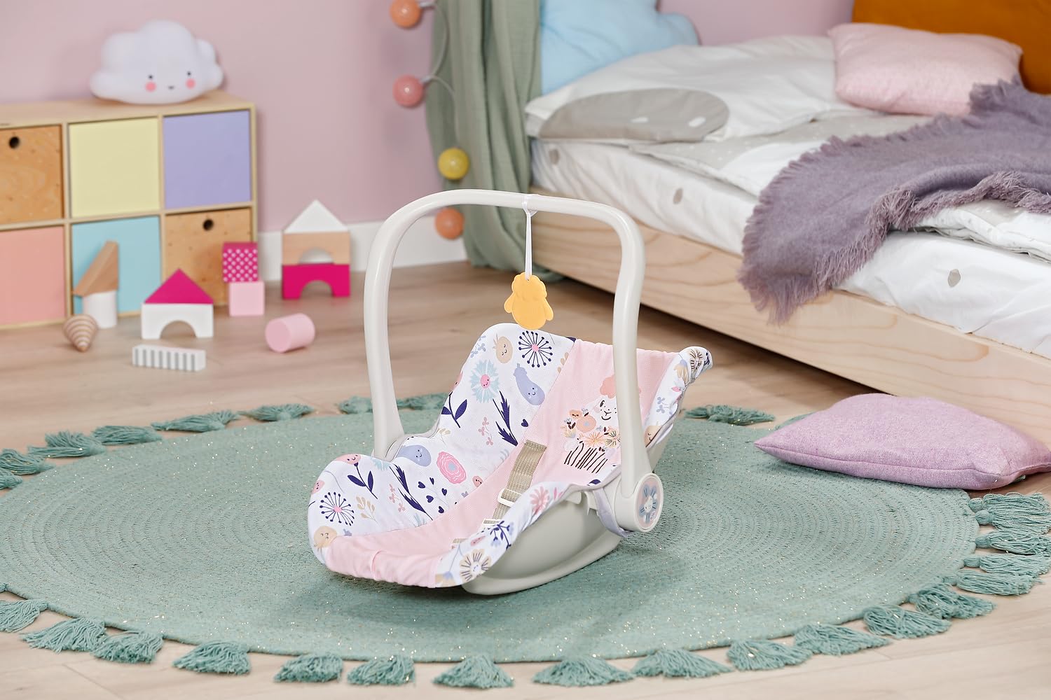 baby-born-autositz-blumen-babyschale-f-r-36-cm-und-43-cm-puppen image 3