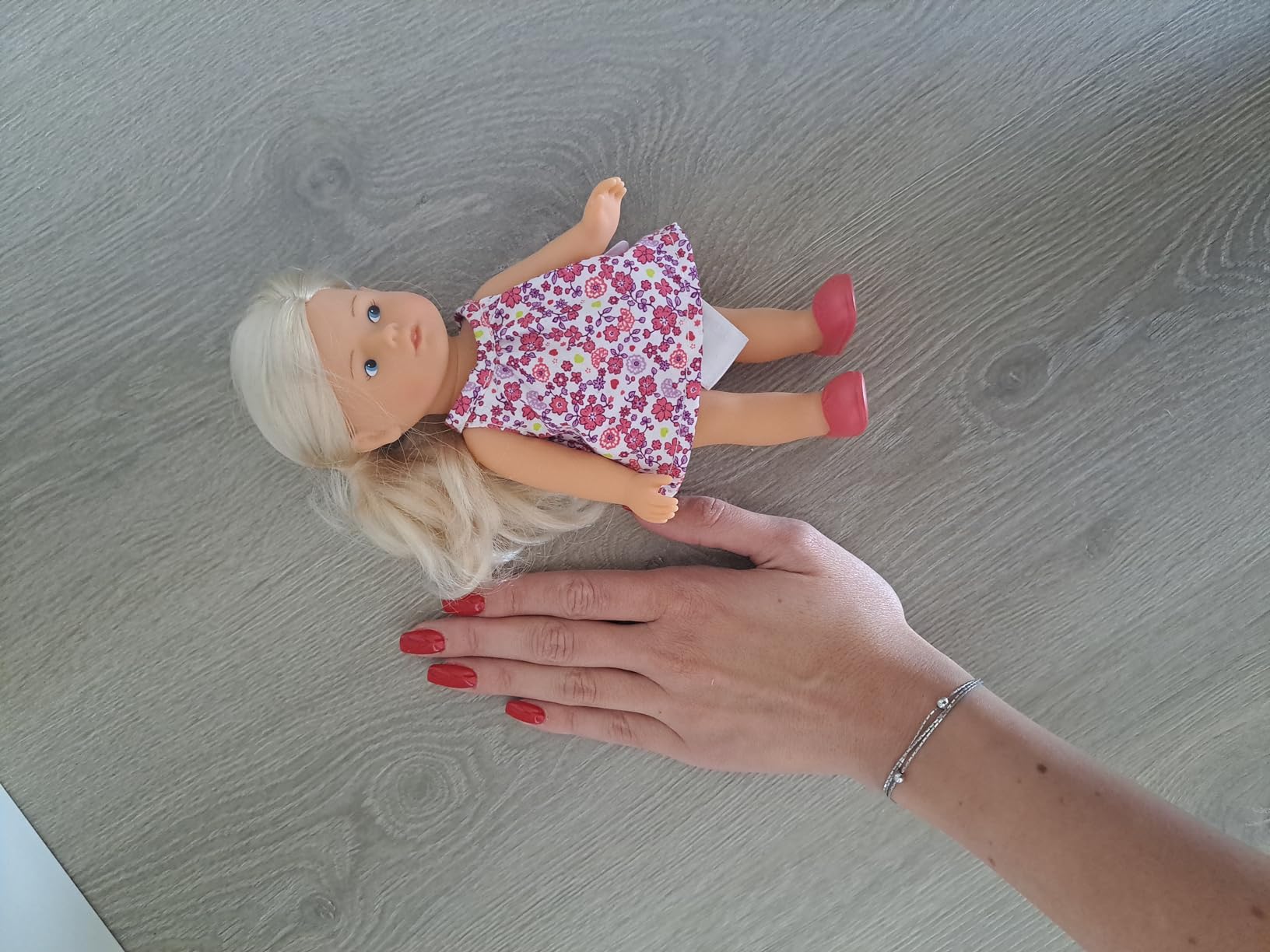 Süße Puppe für unterwegs