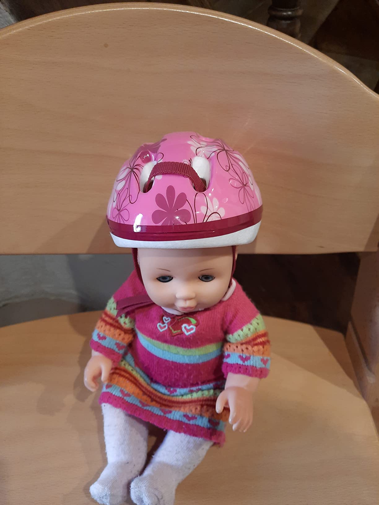 Süßer Puppenhelm mit Blümchen