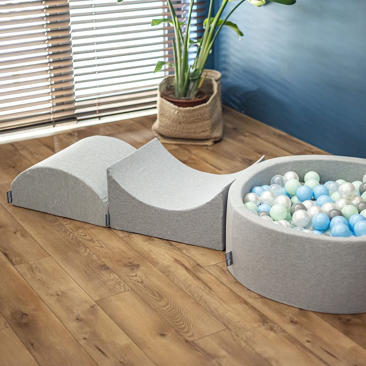 kiddymoon-schaumstoff-spielplatz-mit-rundem-b-llebad-200-b-lle-7-cm-hellgrau-wei image 6